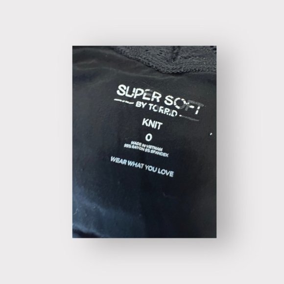 Women’s Torrid 0 Black Babydoll Super Soft Surplice Lace Trim Cold Shoulder Top - Picture 15 of 15